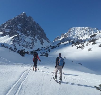 Jazda na nartach to więcej niż sport